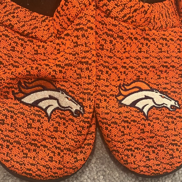 NFL Denver Broncos Slippers - Picture 2 of 5